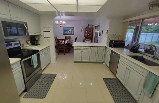 152 Sandpiper Avenue, Royal Palm Beach, FL 33411 - 152 Sandpiper Avenue, Royal Palm Beach, FL 33411