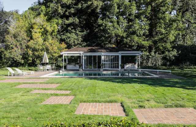 Classic Ranch home in the heart of prestigious Atherton w/ Pool Gallery 2
