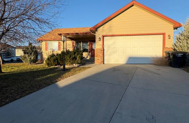 4 bed 2 1/2 bath townhome! photos photos