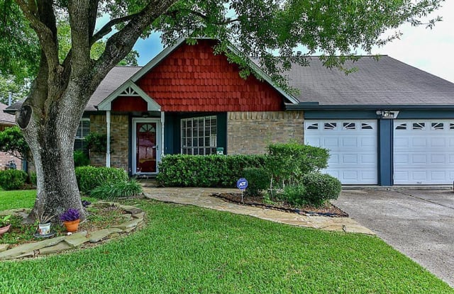 10847 E Idlewood Drive - 10847 Idlewood Drive, La Porte, TX 77571