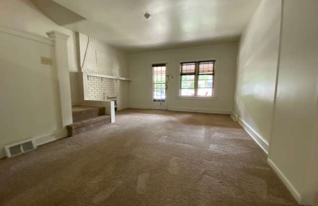 Spacious Three Bedroom Townhouse in Squirrel Hill! Lots of Natural Light! Call Today! Gallery 4