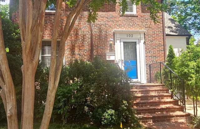 102 E OAK Street E photos photos