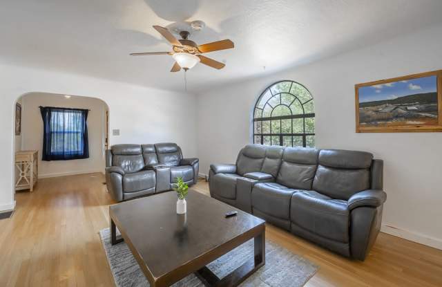 400 Amherst Drive Southeast - 400 Amherst Drive Southeast, Albuquerque, NM 87106