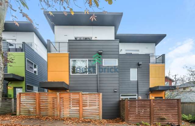 A beautiful 3 bed and 2 bathroom house for rent - 6545 34th Avenue Southwest, Seattle, WA 98126