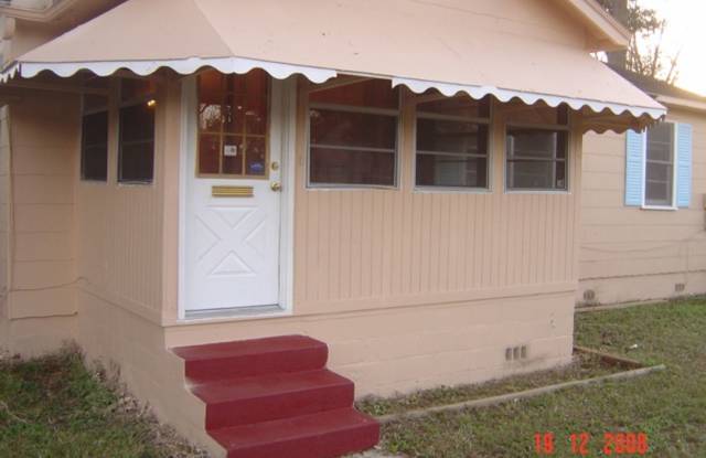 Charming Home in Tranquil Norwood Area photos photos