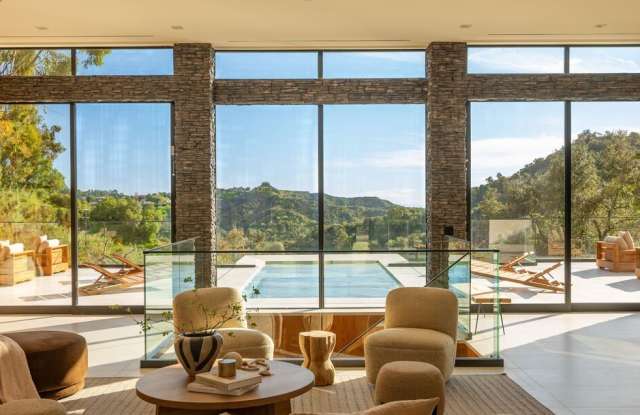 12752 Mulholland Dr Gallery 3