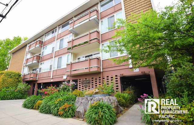 Sunny 2 bedroom in Mark Twain Building Gallery 1
