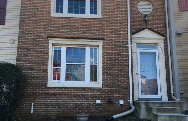 1932 Heatherbrook Ct - 1932 Heatherbrook Court, Lake Ridge, VA 22192