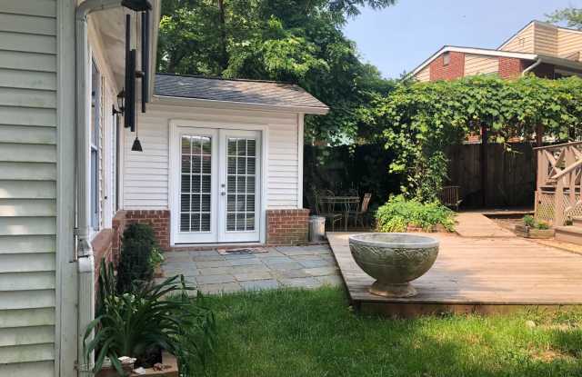 5603 IONA WAY Gallery 4