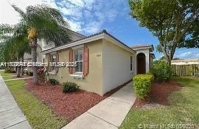 1060 NE 42nd Ter photos photos