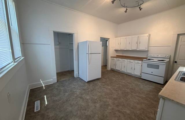 Newly Updated 2 Bedroom House with off street parking! photos photos