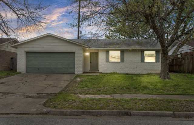 1671 S Pecan Ave - 1671 South Pecan Avenue, Broken Arrow, OK 74012