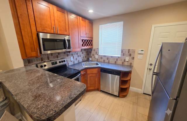 ⭐⭐⭐ UPDATED COZY 3 BEDROOMS AND 1.5 BATH HOME LOCATED IN NORTHEAST/LAWNCREST!!! ⭐⭐⭐ photos photos