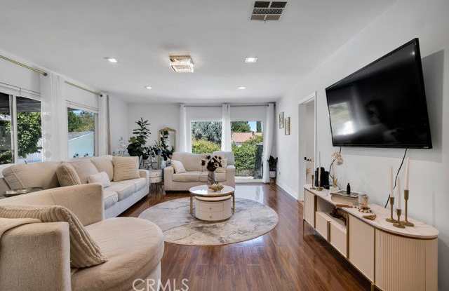 6954 Woodlake Avenue Gallery 3