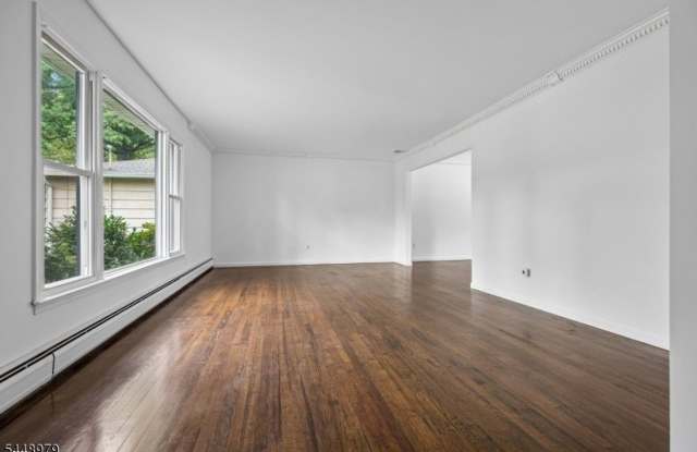 54 Canterbury Dr Gallery 3