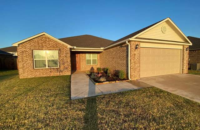 1011 North Trappers Court Way - 1011 North Trappers Court Way, Mustang, OK 73064