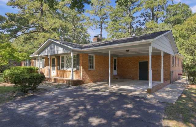 4 Br/2.5 Ba Home  - Split Floorplan; Open Spaces Gallery 1