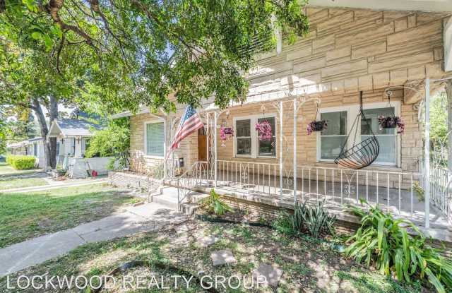 925 W. AGARITA Gallery 2