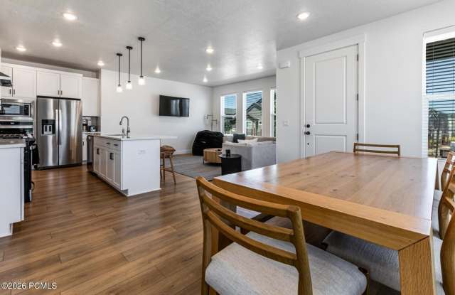 6885 Woods Rose Drive Gallery 3