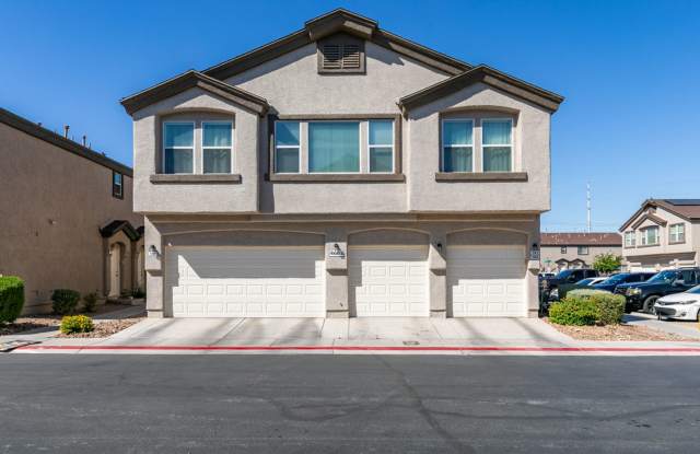 Stylish Townhouse Near the Strip with Dual Suites photos photos