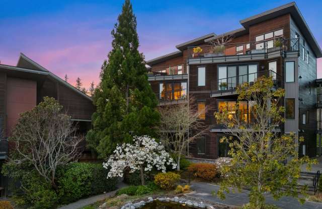 Bainbridge Island Condominium at Vineyard Lane Gallery 1