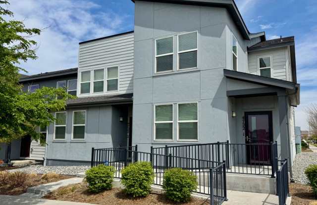 Modern Corner Unit Near Airport - 4722 Kittredge Street, Denver, CO 80239 Modern Corner Unit Near Airport - 4722 Kittredge Street, Denver, CO 80239