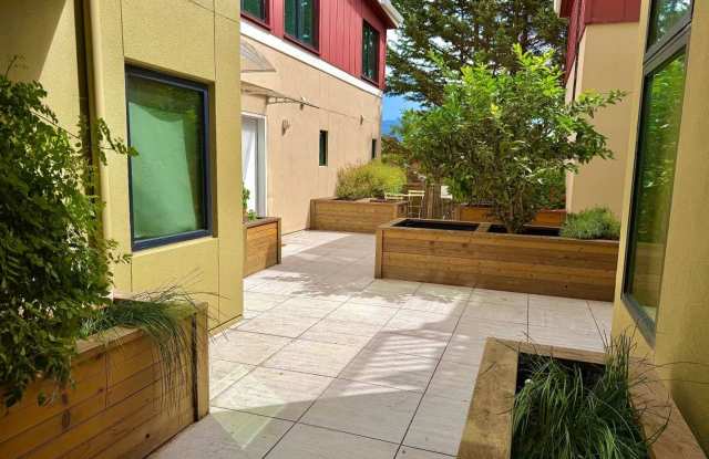 $4,395 / 3br - 1040ft2 - 3 Bedroom, 2 Bath Condo with Garage Parking, GG Views Gallery 1