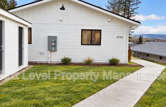 1112 2nd Street East - A Gallery 1