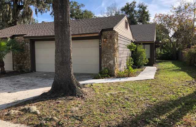 Maitland Orange County 3/2 with 2 Car Garage Gallery 1