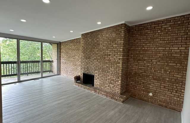 5700 Hillcrest Lane Gallery 2