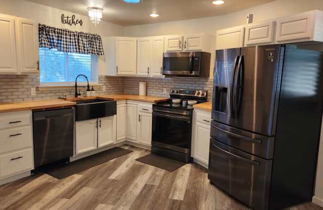 Private Gated 3BD/2BA Home on Acreage – Close to Bear River Highschool photos photos