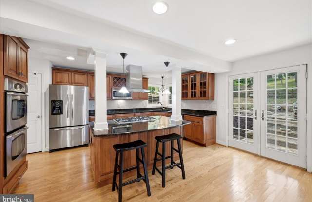 6004 TELEGRAPH Road Gallery 2