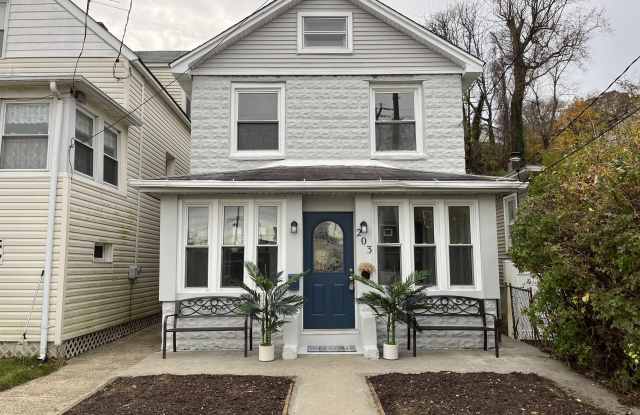 203 Shore Drive - 203 Shore Drive, Highlands, NJ 07732