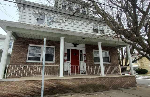Looking for a cozy and convenient place to call home? This charming 1-bedroom, 1-bathroom apartment on Northampton Street in Kingston is now available! photos photos