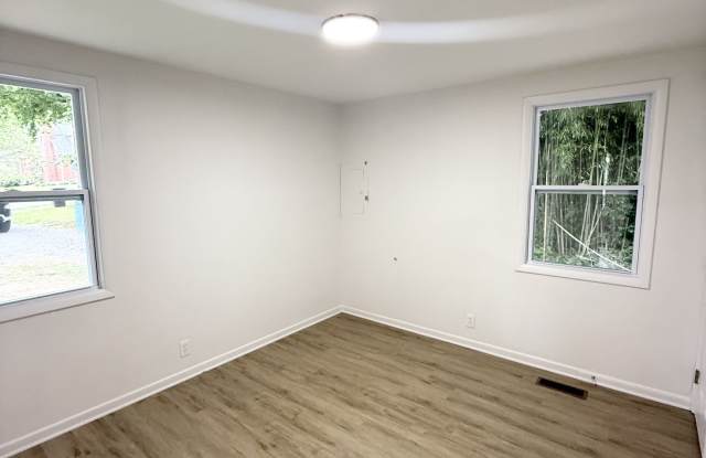 1321 Riverwood Drive - B Gallery 4