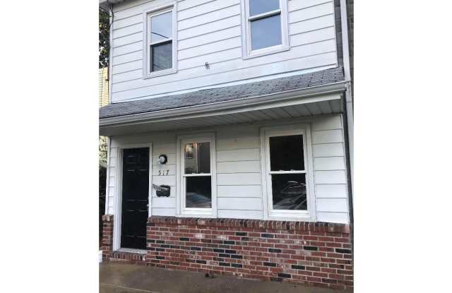 517 SPRUCE STREET - 517 Spruce Street, Beverly, NJ 08010