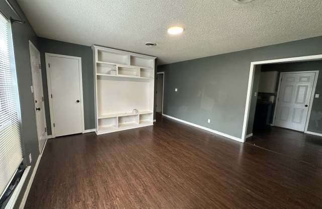 * Requires 24 hrs. to show*Welcome to this charming 3-bedroom, 1.5-bathroom home located in the heart of Russellville, AR. Gallery 3