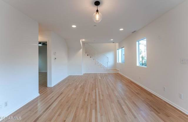 239 Bay Street - 239 Bay Street, Santa Monica, CA 90405
