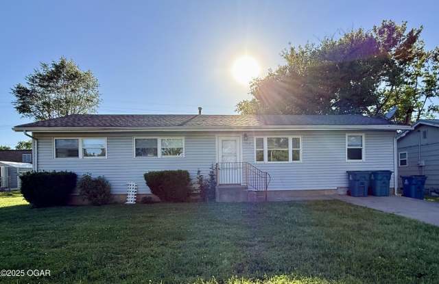 1002 Shartel Drive - 1002 Shartel Drive, Neosho, MO 64850