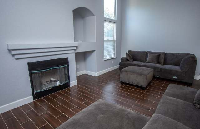 Beautiful 3 bedroom 2 bath HOME Gallery 4