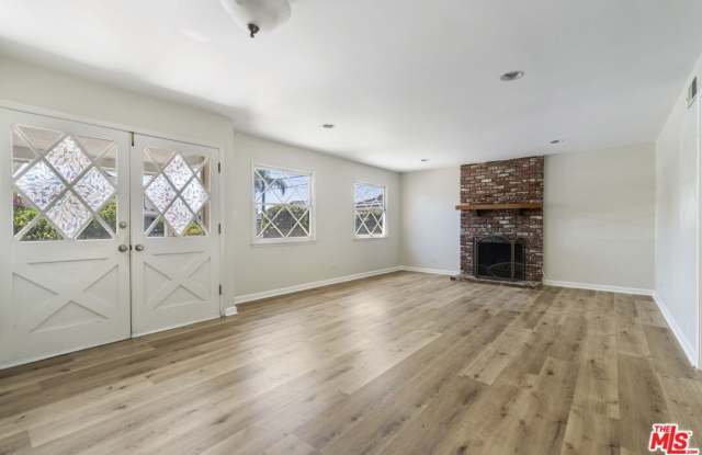 4513 Wawona St Gallery 3
