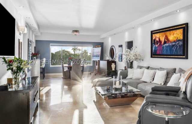 333 Sunset Dr Gallery 3