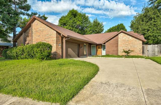 Charming 3-Bed, 2-Bath Home in West Norman – Minutes from Sooner Mall photos photos