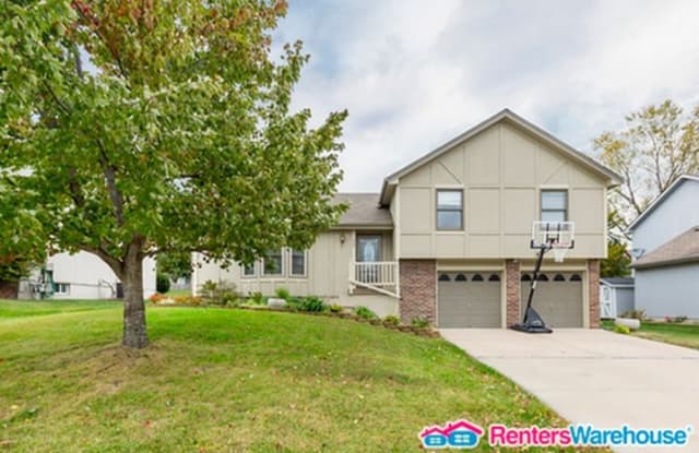 300 North West 111th St - 300 NW 111th St, Kansas City, MO 64155