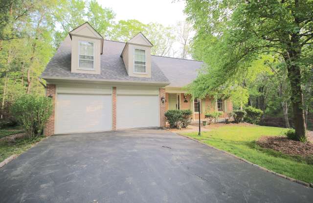 12823 Valleywood Dr - 12823 Valleywood Drive, Lake Ridge, VA 22192
