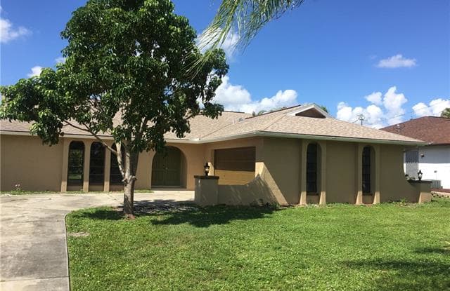 2824 SE 8th PL - 2824 Southeast 8th Place, Cape Coral, FL 33904