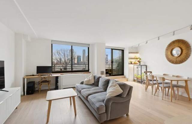 21 South End Avenue - 21 South End Avenue, New York City, NY 10280 21 South End Avenue - 21 South End Avenue, New York City, NY 10280