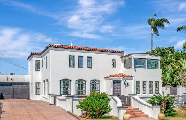 Luxury Bayside Living in Loma Portal with 5 bedrooms  3 baths! photos photos