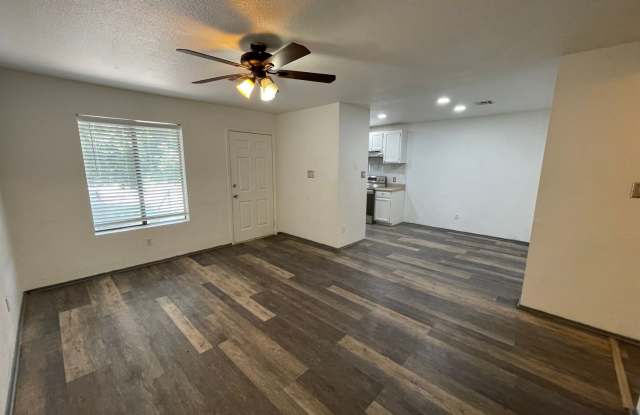 Centrally Located Townhouse! photos photos