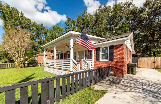 3 Bedroom, 2 Bathroom Home in Boulder Bluff - Goose Creek Gallery 1